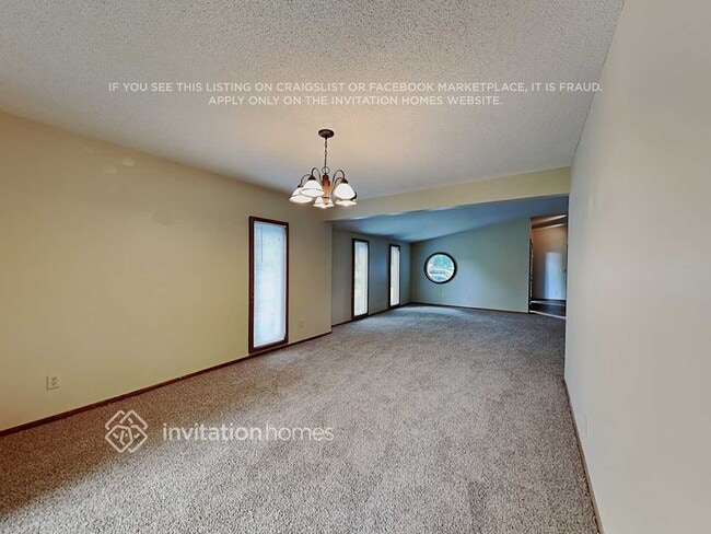 Building Photo - 6171 Kerry Ln NE