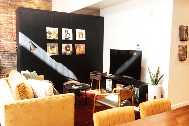 Building Photo - 1911 3rd Ave N