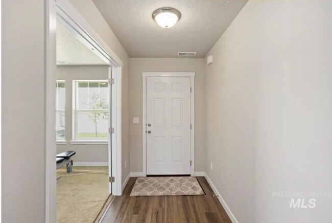 Foto del edificio - 765 SW Huebert St