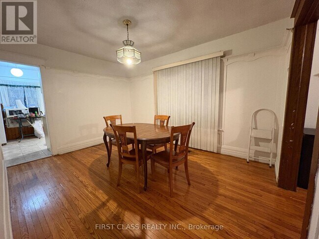 Building Photo - 2471 Gerrard St E