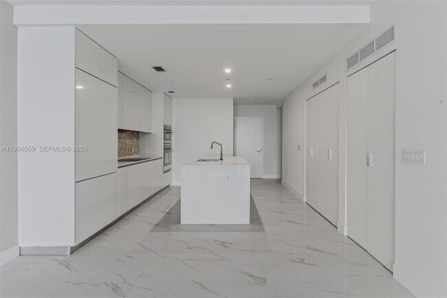 Foto del edificio - 711 NE 23rd Terrace