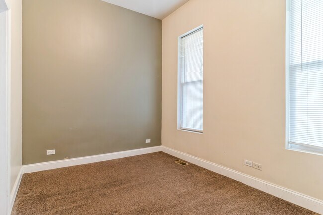 Foto del edificio - 2420 W Polk St