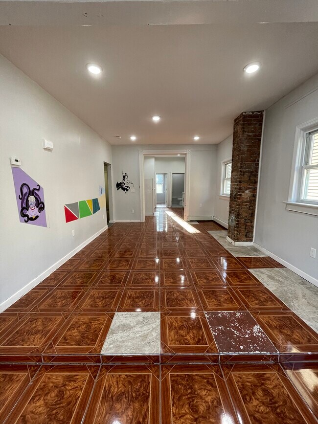 Foto del edificio - 27 Winfield Ave