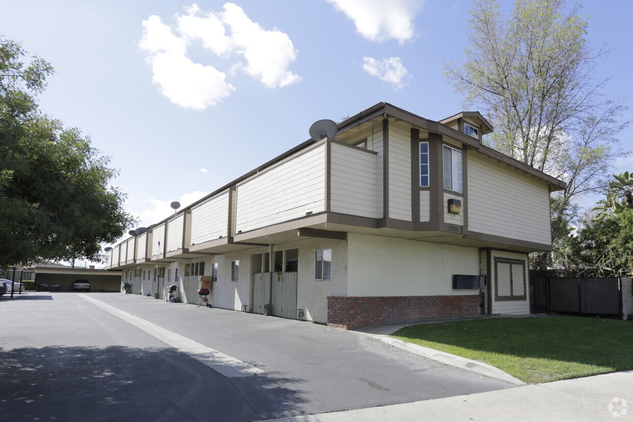Primary Photo - 1280 E La Palma Ave