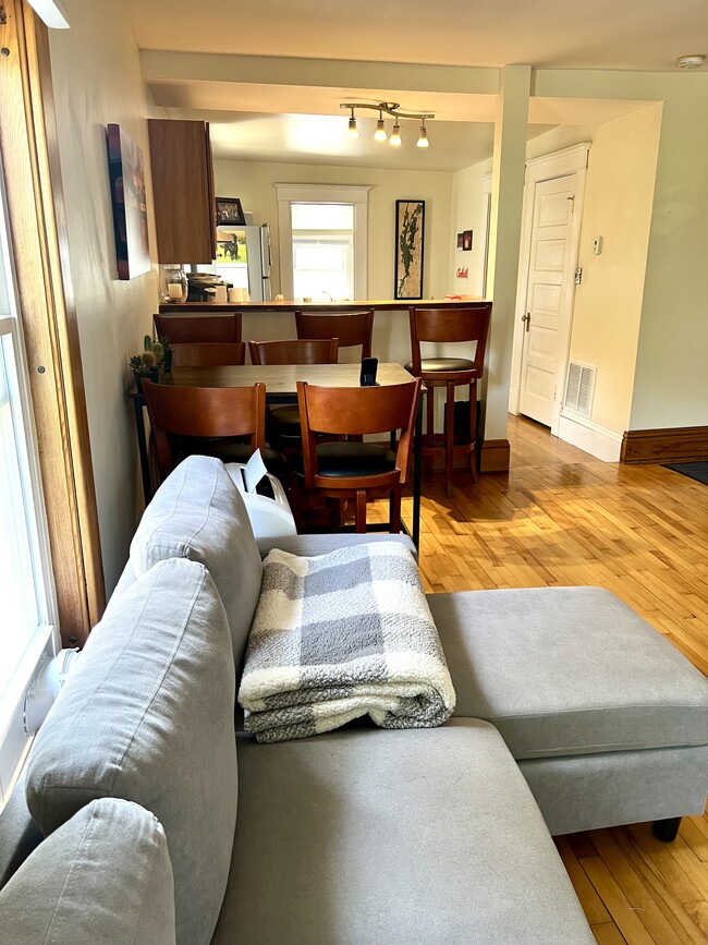 Building Photo - 197 S Winooski Ave