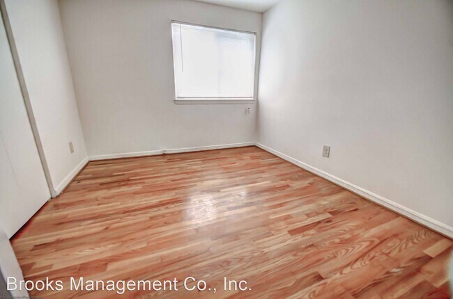Building Photo - 4221-4233 Hickory Ave