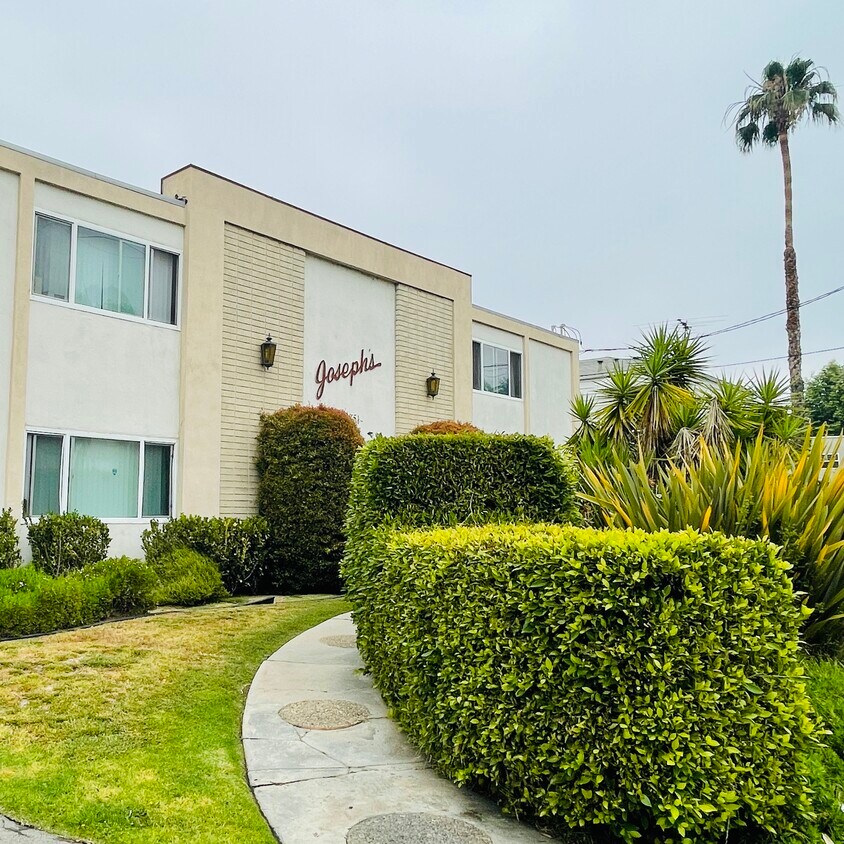 Foto principal - 10851 Moorpark St