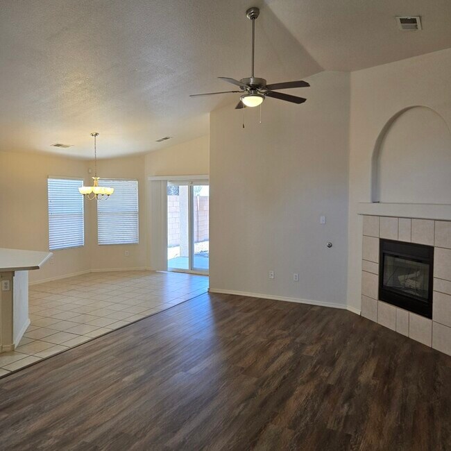 Foto del edificio - 669 Sunny Meadows Dr