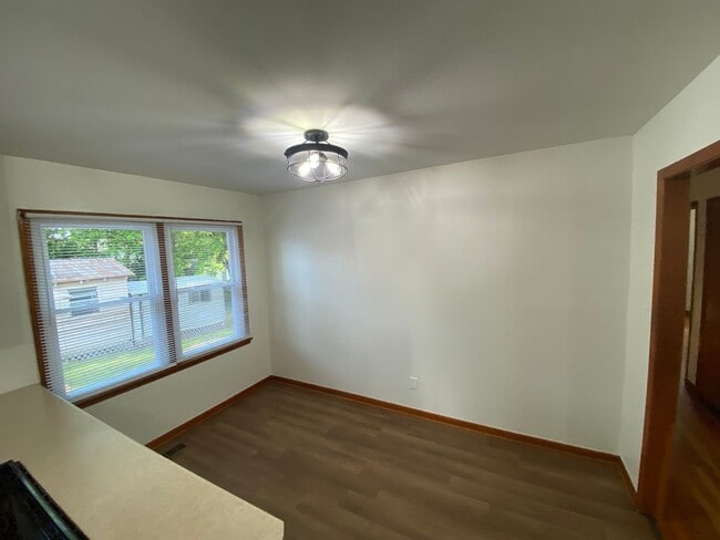 Building Photo - 3 Bedroom/1 Bathroom Home in Midtown Jones...