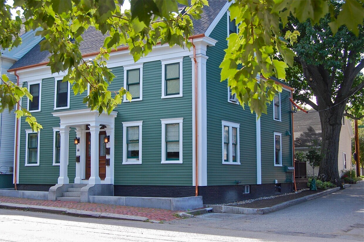 Primary Photo - 728 State Street