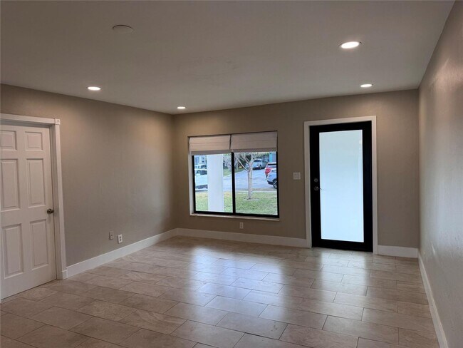 Foto del edificio - 5408 NE 3rd Ter.