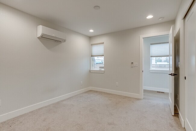 Foto del edificio - 1476 Yates St