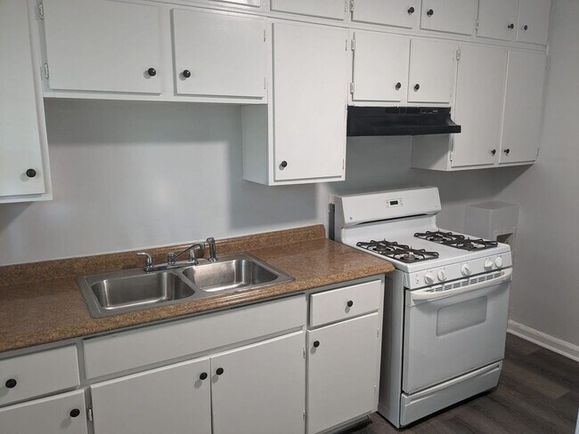 Foto del edificio - Charming 2-Bedroom, 1-Bath Home with Fenced Yard in Decatur
