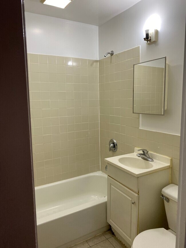 Building Photo - 208 Markland Ave