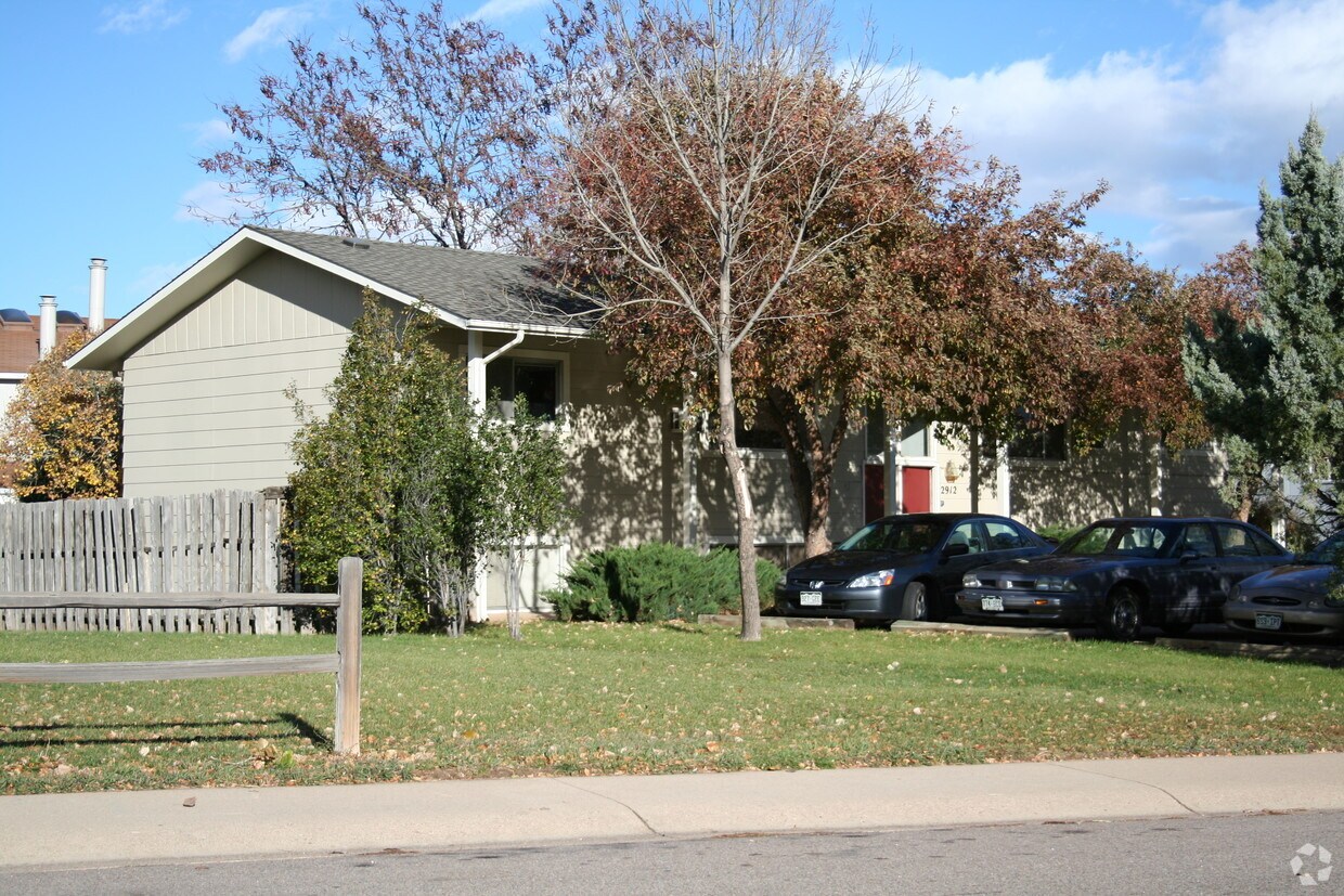 Foto principal - 2912 Somerville Dr