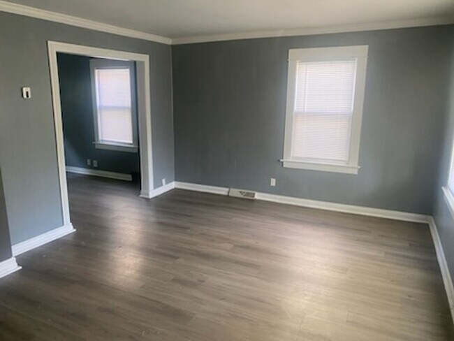 Building Photo - Charming 3-Bedroom Property in Prime Location