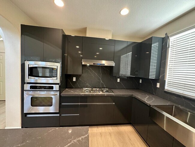 Foto del edificio - 45811 Honeysuckle Ct