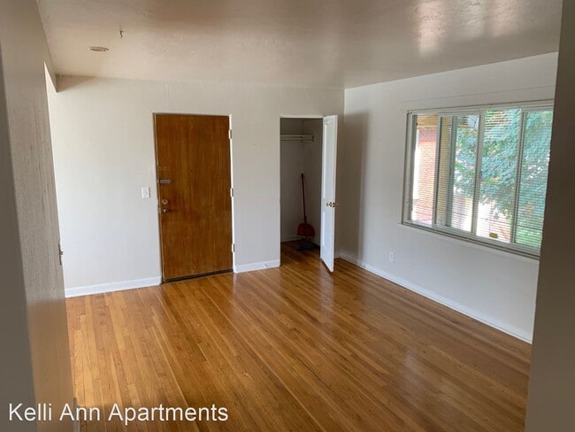 Building Photo - 5740 SE Milwaukie Ave