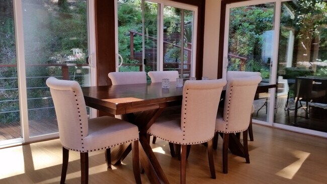 Building Photo - GEM in Somerset Bellevue, 4 beds/3 Baths w...