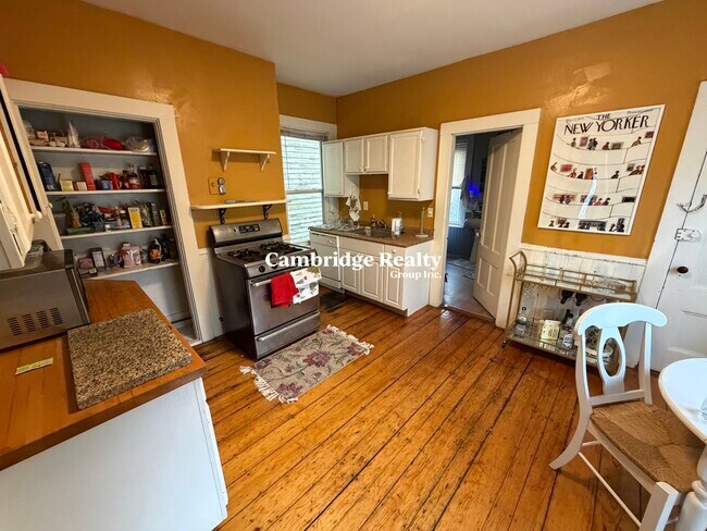 Building Photo - 44 Delle Ave