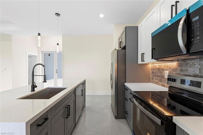 Building Photo - 4221 18th St SW