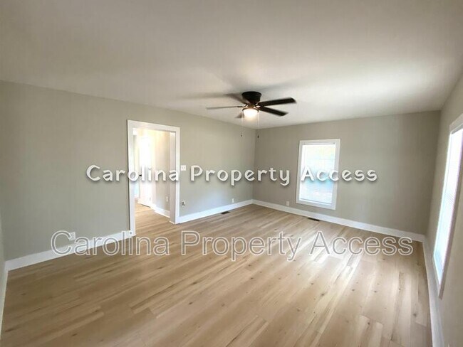 Foto del edificio - 2928 Evans Rd