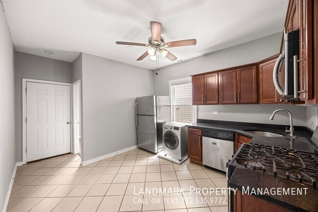 Building Photo - 2947 N Avers Ave