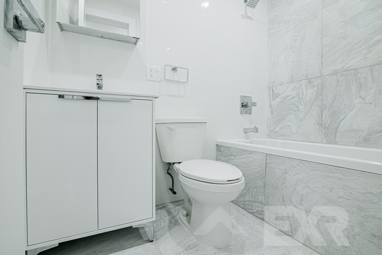 Primary Photo - 1155 E 35th St