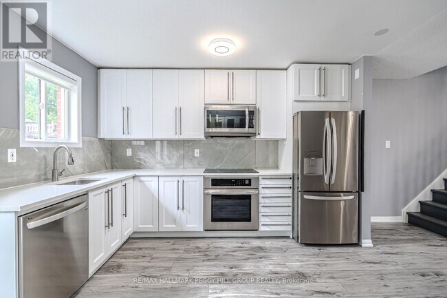 Building Photo - 367 Ferndale Dr S