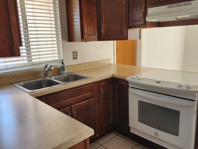 Building Photo - 1618 S Turquoise Vista