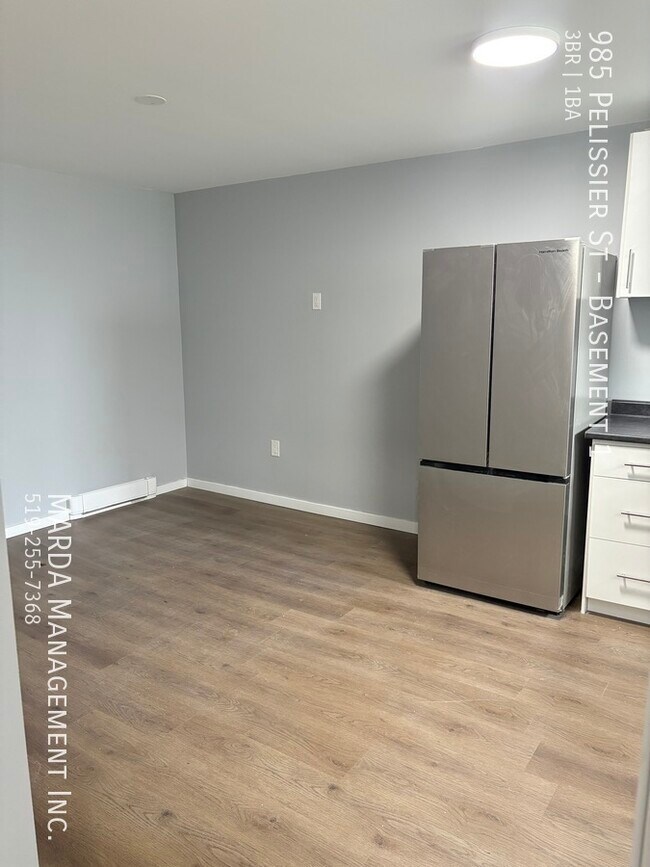 Photo du bâtiment - CHARMING 3 BEDROOM, 1 BATHROOM BASEMENT FL...