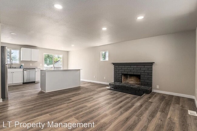 Foto del edificio - 4 br, 2 bath House - 4722 N. Walnut St.