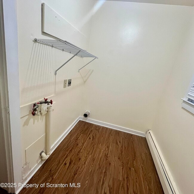 Building Photo - 208 1st St
