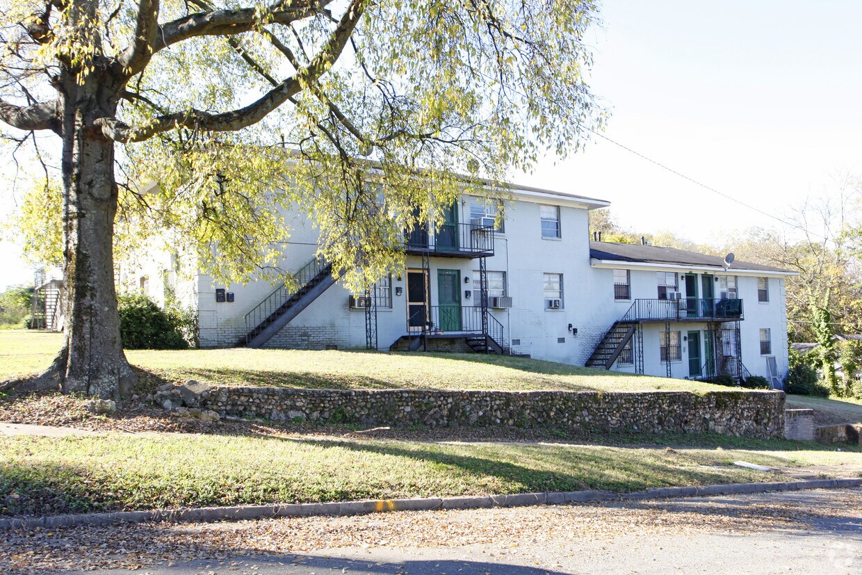 Building Photo - Plaza Heights