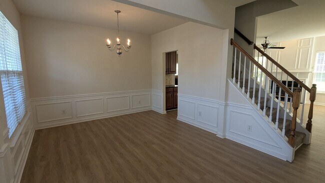 Building Photo - 4 Bedroom + Office in Arbor Hills with Fen...
