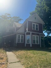 Building Photo - 605 N Ruby St