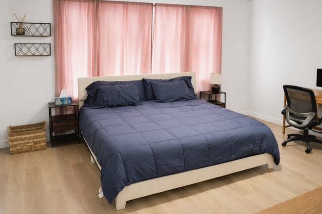 Building Photo - 5054 S Rainbow Blvd