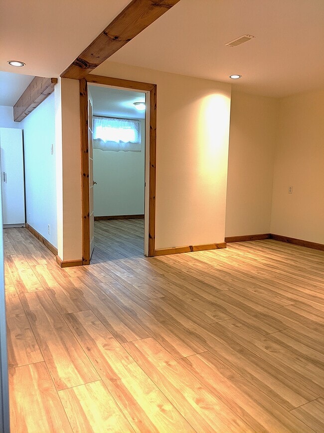 Building Photo - 5 Windermere Crt