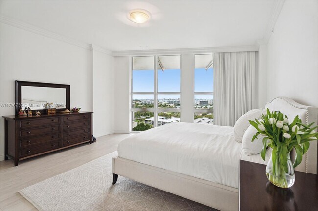 Foto del edificio - 10225 Collins Ave