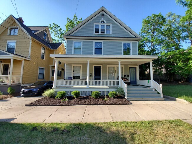 Foto del edificio - 611 Evans St SE