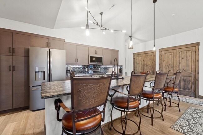 Foto del edificio - Delightful Monterra 2 Bed 2 Bath Condo with Views of Glacier Park