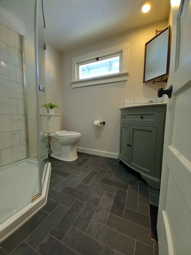 Bathroom - 5127 N Monroe St