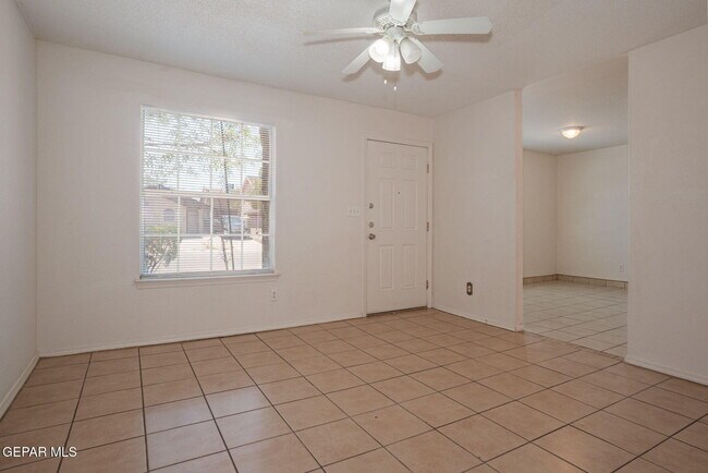 Building Photo - 2352 Tierra Blanda Dr