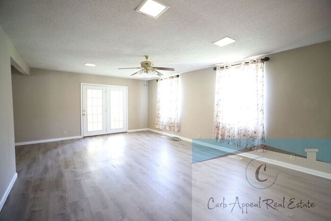 Foto del edificio - Beautifully renovated 4-bedroom 3 bath hom...