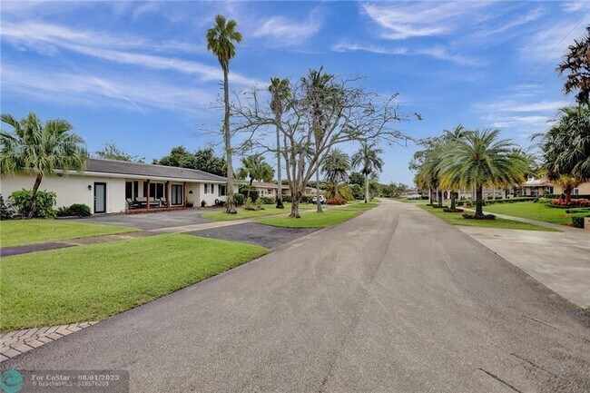 Building Photo - 711 S Highland Dr