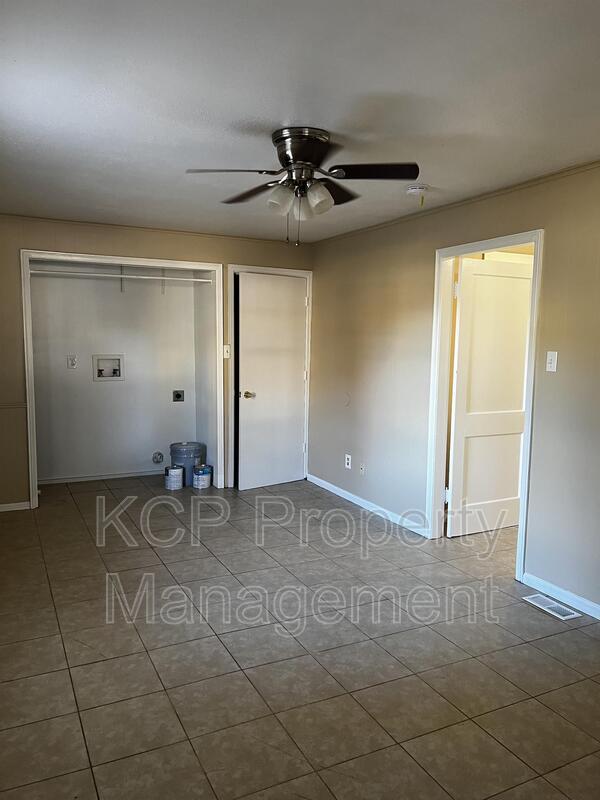 Building Photo - 906 Cavanaugh Rd