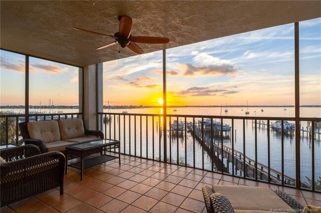 Building Photo - 415 NW North River Dr