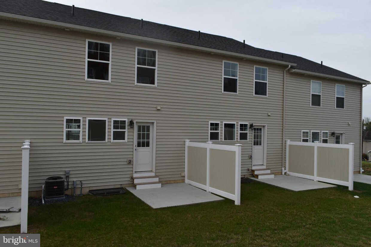 207 Fulton St, Enola, PA 17025 Townhouse for Rent in Enola, PA