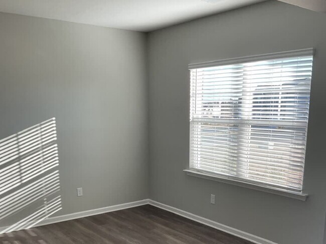 Building Photo - 829 Delft Way