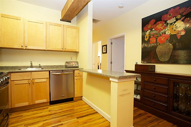 Foto del edificio - 1034 Clinton St